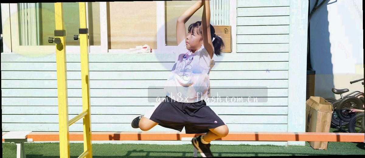 生活场景标签与六类服务栏目交叉组合的矩阵示意图
